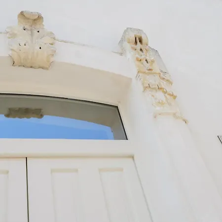 Eclectic Design Meets Puglia * סן ויטו דיי נורמני